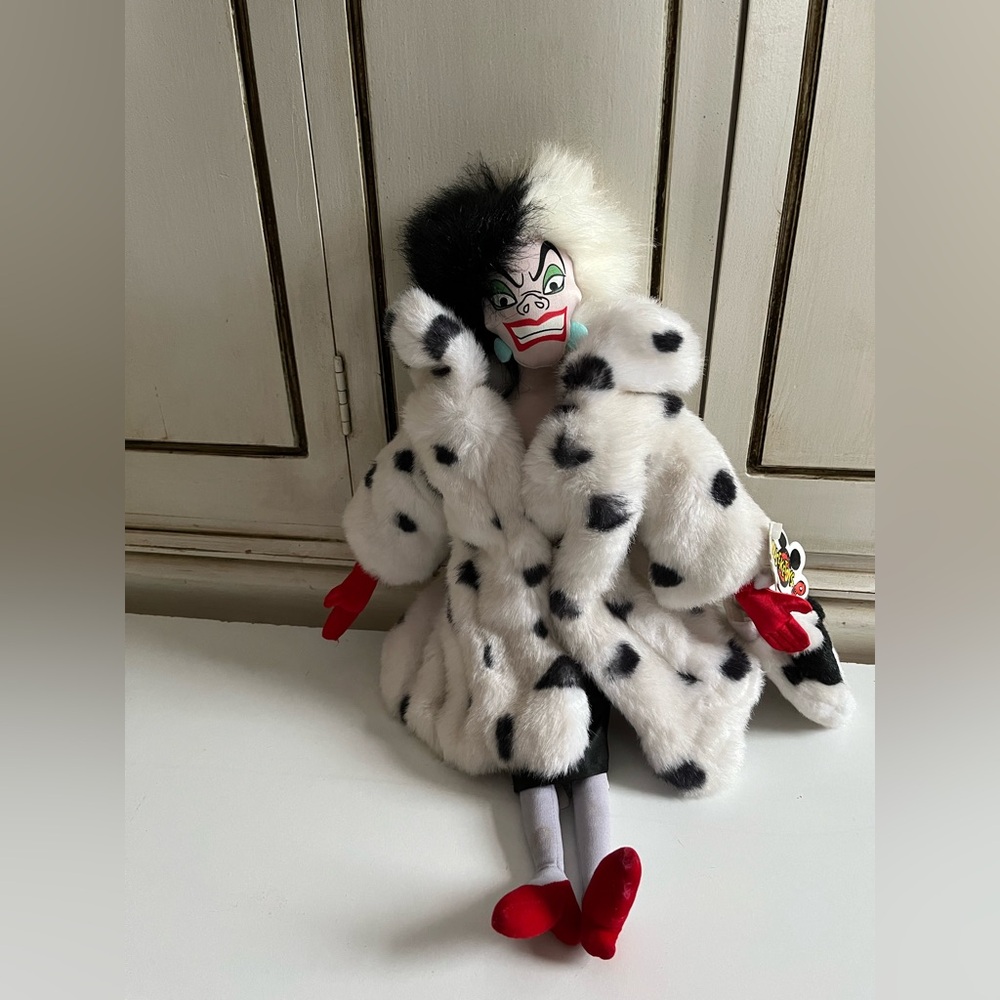 Vintage Disney Store 101 Dalmatians CRUELLA DEVILLE 18" Doll Figure Stuffed